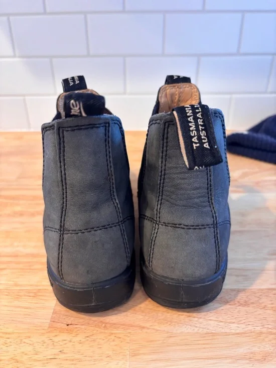Blundstones size 6.5 AU - Picture 2 of 5